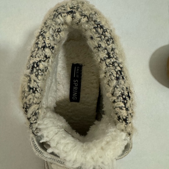 Light silver youth Mini boot ideal for winter activity or regular use. - Picture 5 of 7